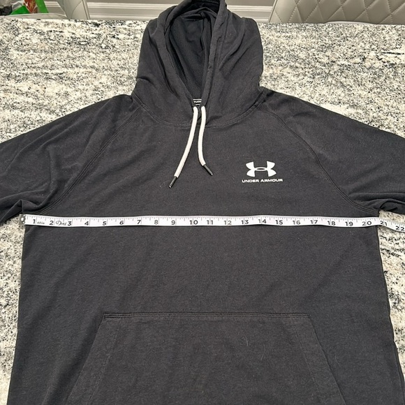 2/25 Size S Under Armour short sleeve hoodie - Picture 2 of 11